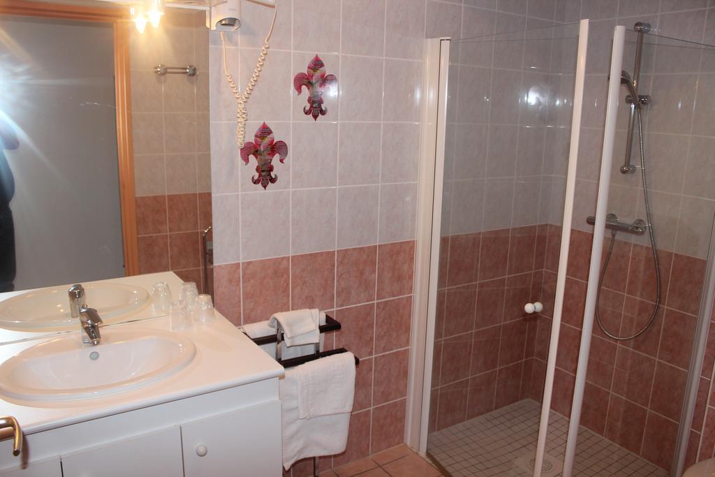 Le Champ Des Lys Hotel Amancey Eksteriør billede