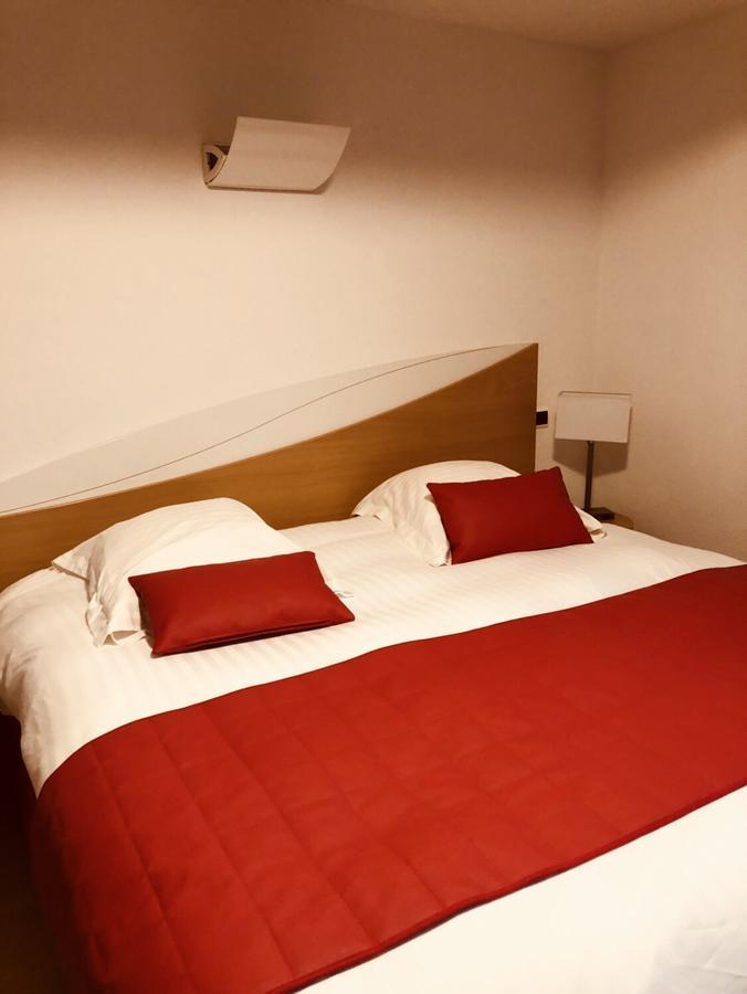 Le Champ Des Lys Hotel Amancey Eksteriør billede